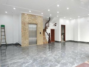 mặt tiền siêu rộng 9m, thiết kế hiện đại 6 tầng thang máy. 3 tầng thông sàn, vừa ở vừa kinh doanh