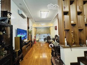 bán nhà đội cấn dân xây 70m, 5 tầng , ngõ ô tô , ngõ thông , sát phố , kinh doanh , nội thất vip