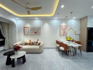 cần bán gấp căn hộ sky garden - phú mỹ hưng - q7, nhà đẹp, mới 100%. lh: em hằng