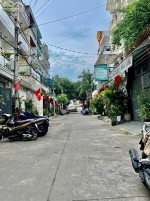 Nhà sang trọng đẳng cấp 1 trệt 1 lửng 3 lầu đường 7m trương thị hoa siêu thị metro quận 12