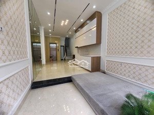 xuân phương - mới koong - 6 tầng thang máy- oto đỗ cửa- giá 8,4 tỷ