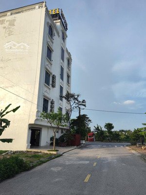 cần bán 2 lô đất đấu giá gần khách sạn crow trung nghĩa , dt: 200m2 , mt: 10m