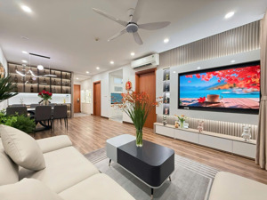 chính chủ bán gấp 3pn goldmark city, căn góc 130m2 giá 10.4tỉ, lh: 