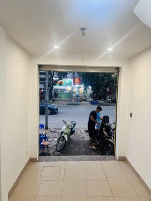 bán nhà mặt phố trần quốc hoàn kinh doanh ngày đêm diện tích: 20mx4t chỉ 8.35 tỷ 