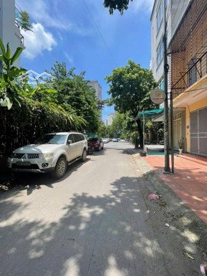 bán nhà kđt la khê, hà đông. 2 mặt tiền, ô tô tránh, 100m, 3 tầng, dân trí ổn định, giá đầu tư.