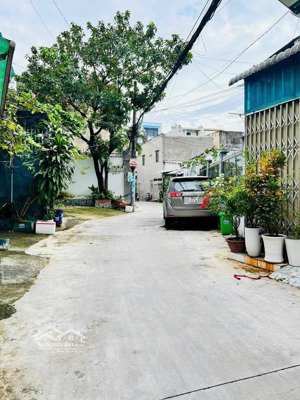 giá tốt - nhà đẹp- hẻm xe hơi- 81.1 m2- hai mặt hẻm thoáng- gần phạm văn đồng- chợ thủ đức