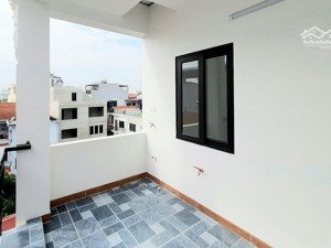 xã đàn siêu hiếm. 6 tầng thang máy ôtô đỗ cửa. sân rộng thênh thang. thiangs như nhà vườn