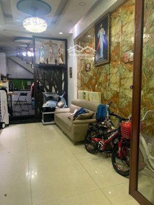 nhà 4 tầng hxh thông nguyễn văn quá chỉ 3,9 tỷ