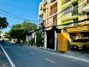 mặt tiền đường 12m, cách 40m ra nguyễn văn linh, quận 7. . ngang 4.5m. nhà 4 tầng. chỉ 13,5 tỷ.