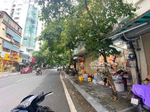 mặt tiền 5,5m, mặt phố hoa lư gần vincom bà triệu 2 tầng khép kín chỉ 9tr vào ngay