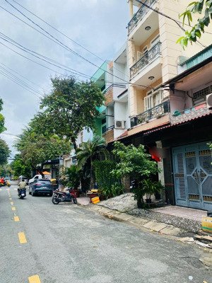 [tân phú] tân hương - p. tân quý- ngay chợ tân hương- đường 8m- sát mt- 84m2- 4 tầng
lh: gặp dương