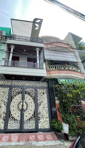 bán nhà 3 tầng cách thích quảng đức chỉ 3 căn nhà.
- cách đường lê hồng phong 1 căn nhà