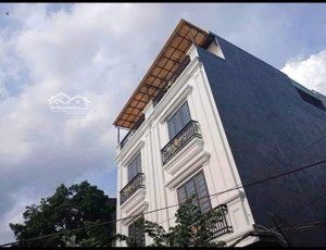 cho thuê nhà tại chợ hàng cực đẹp