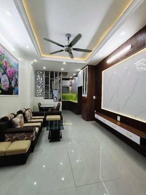 bán gấp nhà võ thị sáu 36m2, 4 tầng, 6.51 tỷ, ngõ nông, khung cột chắc chắn, tiện đủ đường