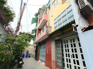 nha ngang hiếm 5mx11 khu vip q5 hẻm xe hơi - nhà mới đẹp nội thất mới - chính chủ lâu đời bán 9,7ty