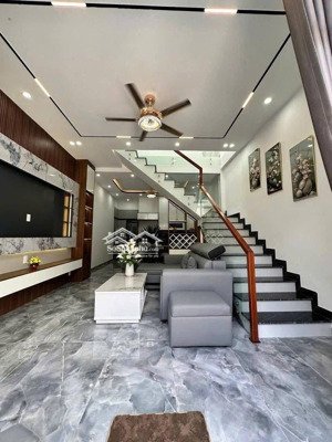 nhà đẹp giá sốc 2.84 tỷ , full nội thất lam sơn, p2, tân bình 1t2l, hẻm 4m ô tô, shr, liên hện ngay