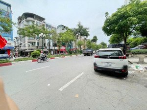 bán toà chdv 7 phòng full khách tân mai - dt 30 m2- mt khủng - giá chỉ 6.8 tỷ nhà cực gần phố - 3