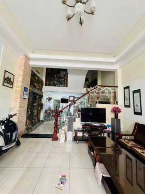 bán nhà 3 tầng đường 10m5 tiểu la , vị tri kinh doanh sầm uất , gọi tuyết