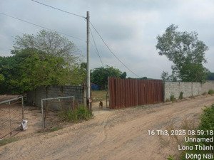 diện tích hơn 1800m2 mặt tiền rộng 67m