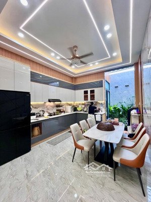 nhà đẹp sát hà huy giáp- 4x15m- 3 tầng- ô tô đỗ cửa- chỉ nhỉnh 5 tỷ