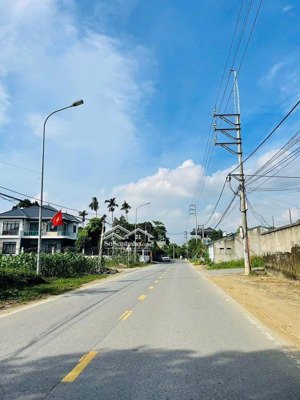 chính chủ nhờ bán 350m2/250m2 đất ở trục chính kinh doanh buôn bán tại phú mãn, quốc oai, hà nội