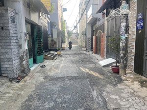 hiếm ! sát nhà ga t3- chỉ 96tr / m2 , có dãy trọ sẵn tiện xây mới , ngang 5.8 m, hẻm xe hơi đẹp