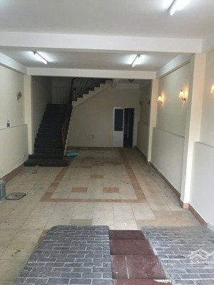 cho thuê nhà 125 m2. 4 tầng tại đường 3/2, hải châu,,có tầng hầm + điện ba pha, giá hợp lý