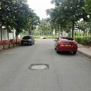 nhà ngọc thụy, phân lô,vỉa hè ô tô,ngay trường quốc tế,công viên,khai sơn hill,kinh doanh dòng tiền