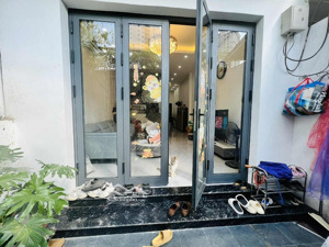 294 kim mã, 2 mặt ngõ - trước nhà rộng 3m, sau nhà rộng 2m - sân trồng cây - 30m ra ô tô tránh