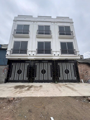 bán nhà thật: cực hiếm 3 tầng 1 tum phụng châu, chương mỹ - ô tô đỗ cửa. giá bán 3,35 tỷ