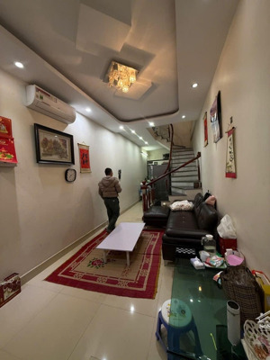 cầu giấy - trần cung 40m2, sát bãi đỗ ô tô 8.x tỷ