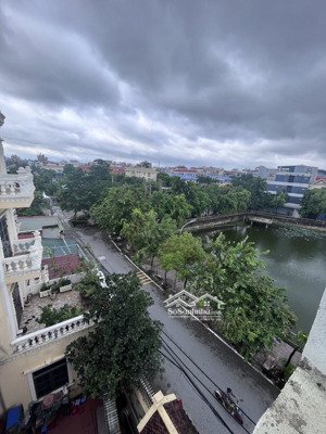 nhà 5 tầngx60m2 mặt phố view hồ, tt trạm trôi, ql32, 6 ngủ, ô tô đỗ mặt hồ kinh doanh sầm uất