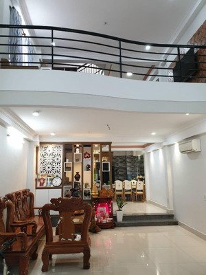 bán nhà hxh thoại ngọc hầu, 4.8x13.5m, 3 tầng, giá 8.8 tỷ