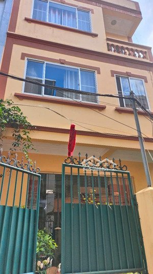 chính chủ cho thuê nhà 3 tầng 5pn 5wc đầy đủ nội thất ban công thoáng mát phù hợp cho gia đình