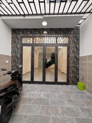 CHÍNH CHỦ CẦN BÁN NHÀ 1 TRỆT 3 LẦU CÓ BAN CÔNG, CÓ SÂN ĐỂ XE QUẬN BÌNH THẠNH