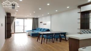 Cho thuê căn hộ dịch vụ tại Tây Hồ, 170m2, 3PN, ban công, đầy đủ nội thất đẹp hiện đại