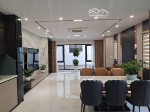 lô góc thang máy thông ô tô vào nhà - thoáng trước thoáng sau. tại ngọc thuỵ