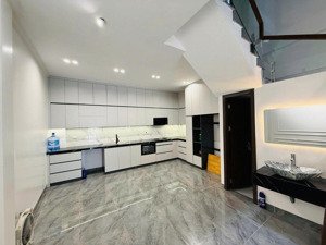 nhà 79m2 , 4 tầng dân xây độc lập, tâm huyết mặt đường vĩnh cát