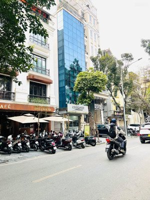 bán toà nhà mặt phố - lô góc 3 thoáng - 2 thang máy - vỉa hè. 105m2 x 6t -mt10m -giá 135 tỷ.