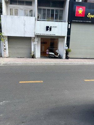 bán nhà mặt tiền huỳnh văn bánh, p. 13, phú nhuận nở hậu, giá tốt.