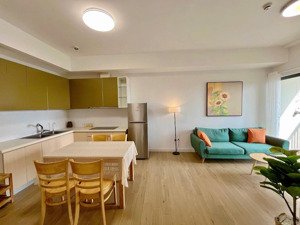 cần bán căn 1 ngủ toà b westbay tầng đẹp giá 2.950 tỷ bao phí lh 