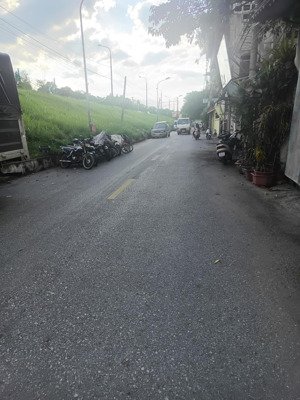 ngõ ô tô: 116m2 mặt phố long biên