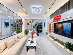 bán nhà xuân thủy cầu giấy - full nội thất - ngõ rộng thênh thang - 30m ô tô tránh.