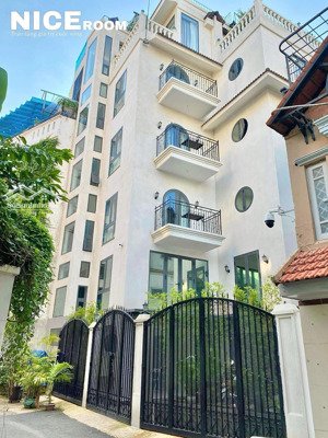 căn hộ 1 phòng ngủ ban công cao cấp nằm ở đường nguyễn cửu vân tại quận bình thạnh