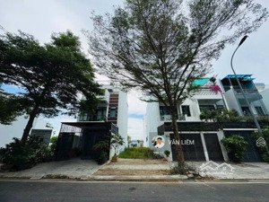 kđt mỹ gia gói 2 đường số 3
giá 5.6 tỷ dt 100m2 ngang 5m. hướng tây nam
bao ép cọc