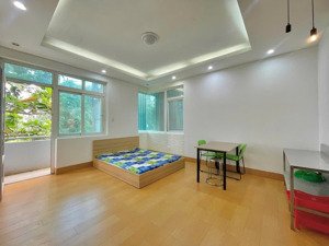studio ban công lớn - máy giặt riêng - 35m2 - gần cầu sài gòn