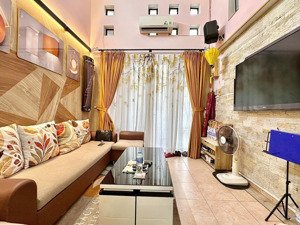 nhà đẹp giá cao thiết kế lệch tầng thoáng mát 5 pn 6 wc tặng full nội thất giá gần 12 tỷ