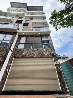 giá chỉ 11.4 tỷ nhà mới đẹp gara 7 chỗ thang máy view công viên