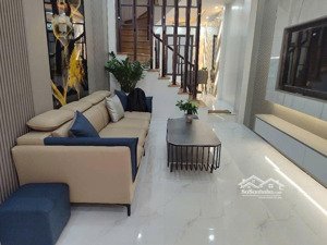 bán nhà mỹ đình dân xây 43m2 giá chỉ 7.9 tỷ ngõ nông