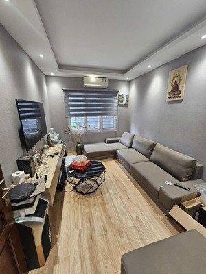 hiếm hot 44,6m2 với 9,65 tỷ p đội cấn q ba đình 2 thoánh trước sau 30m ra oto tránh kinh doanh .